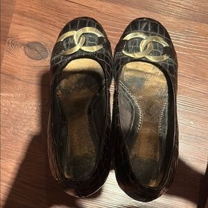 Elegant Black Croc-Embossed Heals